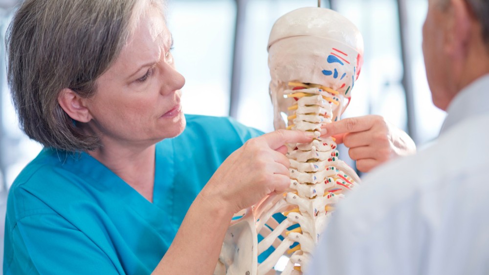 Massage cổ vai gáy giúp hỗ trợ điều trị các bệnh liên quan đến đốt sống