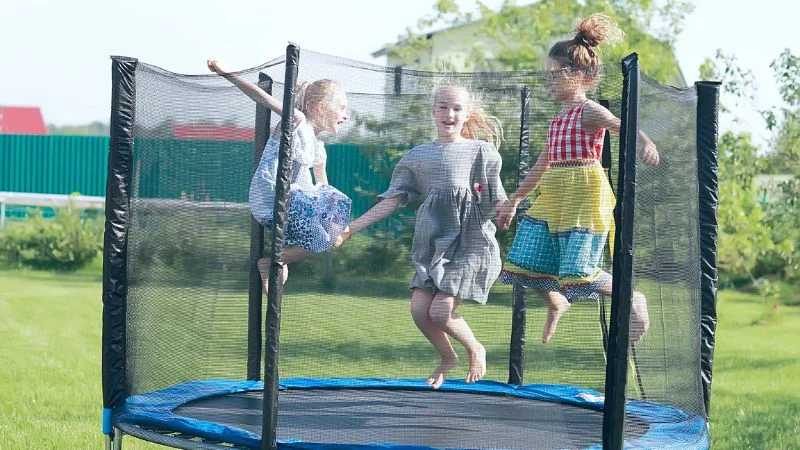 8 công dụng tuyệt vời của sàn nhún trampoline HAKAWA 10 Sàn nhún Kid Home Hakawa món quà giúp chăm sóc sức khoẻ và tạo niềm vui cho các bé