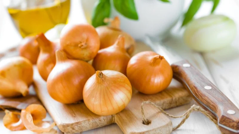 Đuổi gián trong tủ quần áo với 12 cách vô cùng đơn giản 25 Cách đuổi gián trong tủ quần áo bằng hành tây