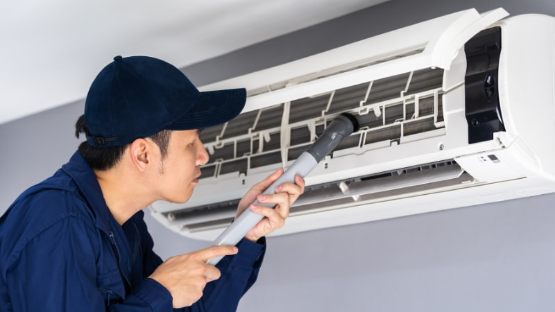 19 công dụng của máy hút bụi không phải ai cũng biết 18 Hút bụi từ lỗ thông hơi hoặc hệ thống điều hòa
