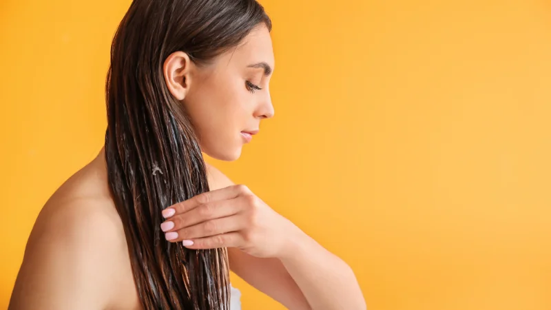 Dầu dừa được sử dụng để chăm sóc tóc